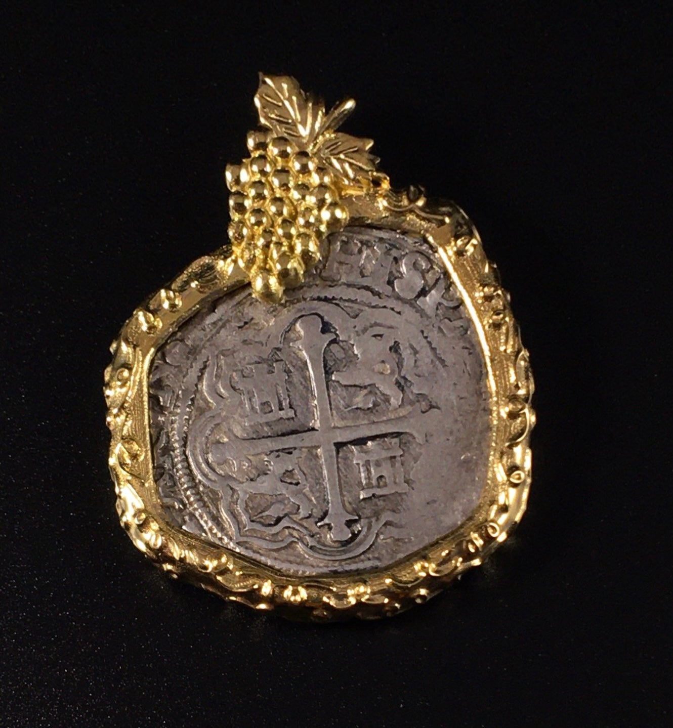 Mexico City 18k Grape Pendant